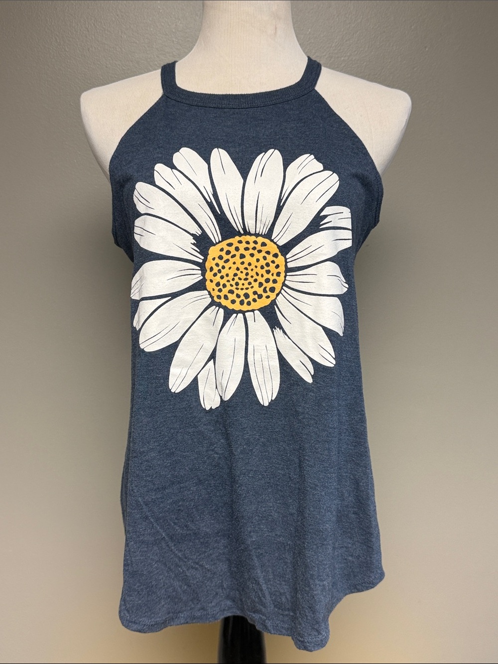 Perfect Tri Daisy Graphic Halter Tank Top – Size Large